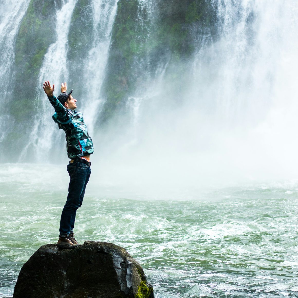 Read more about the article The Role of Ibogaine Therapy in Detoxing from Methadone and Suboxone