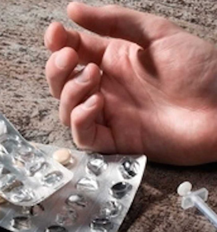 Opioid Overdose syring, rig, pills, fentanyl